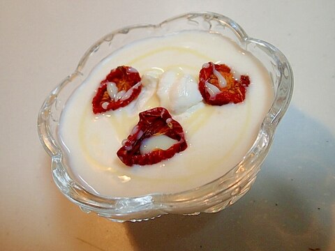 レモン果汁入 水切りYGとドライトマトのヨーグルト